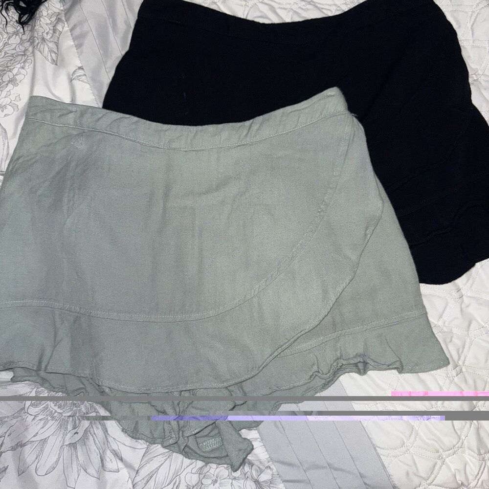 Altar'd State Set of 2Solid Ruffle Hem Mini Skort Back Zip Green/Black Women's M